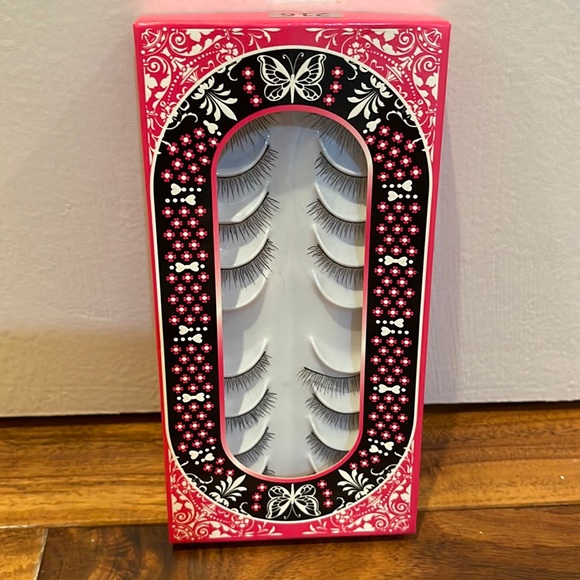 False lashes - Picture 1 of 2